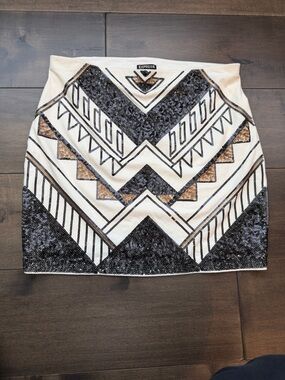 NWT Express Ivory/White Mini Skirt with Black and Gold Geometric Sequin Pattern
